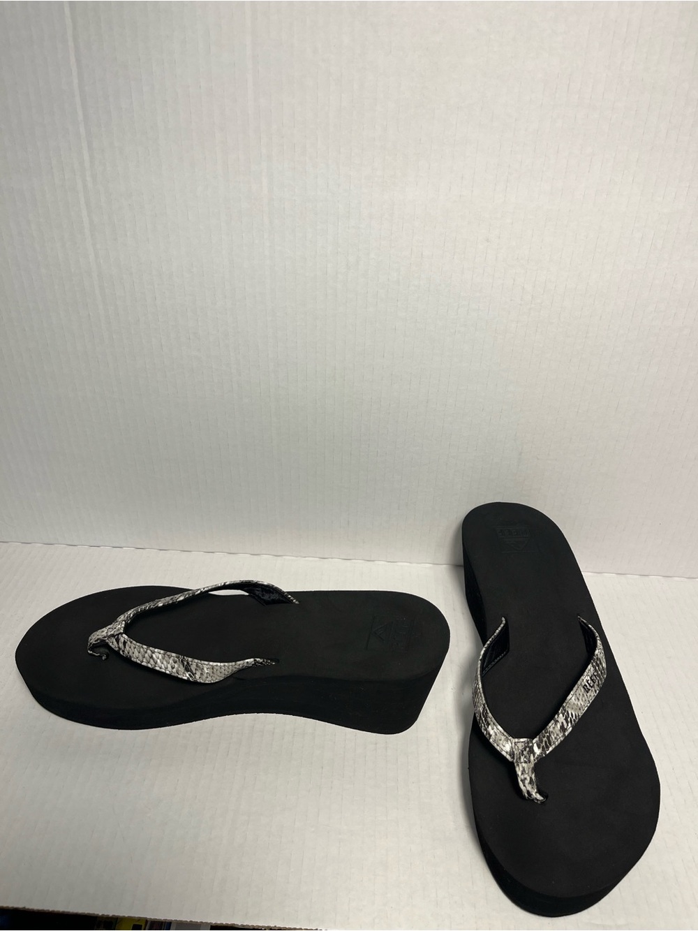 Reef Black snakeskin Platform Sandals  Size 10